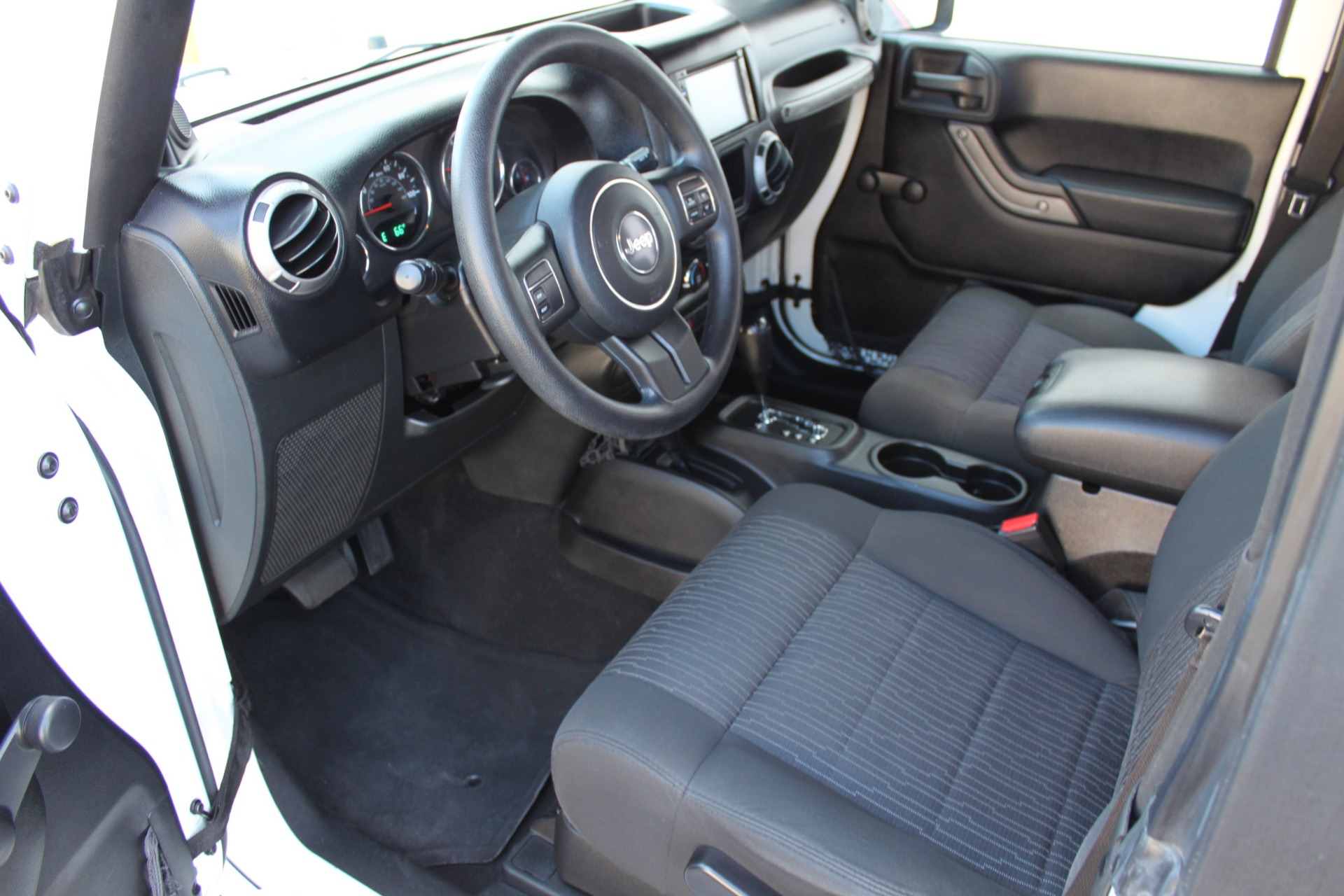 2012 Jeep Wrangler Unlimited Sahara 4WD, image size:1920x1280