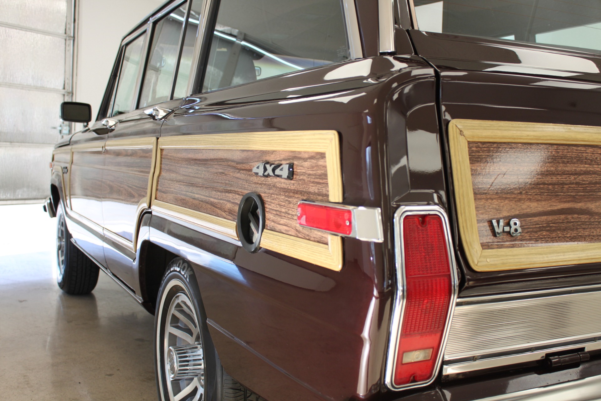 Used-1989-Jeep-Grand-Wagoneer-Chevelle