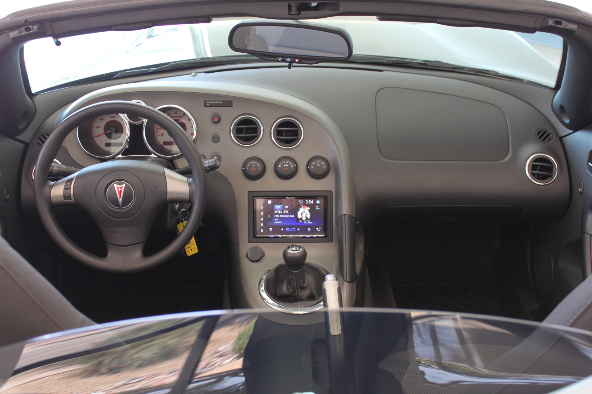 Used-2009-Pontiac-Solstice-Convertible-Collector