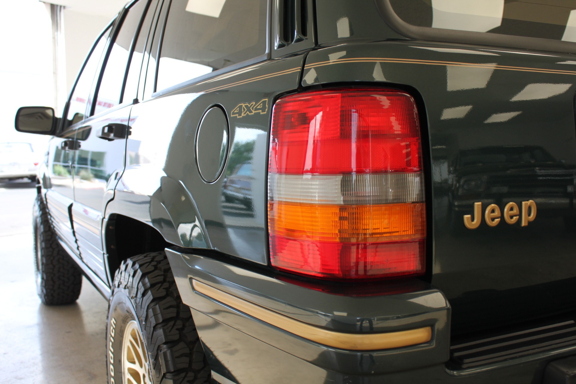 Used-1994-Jeep-Grand-Cherokee-Limited-4X4-Chalenger