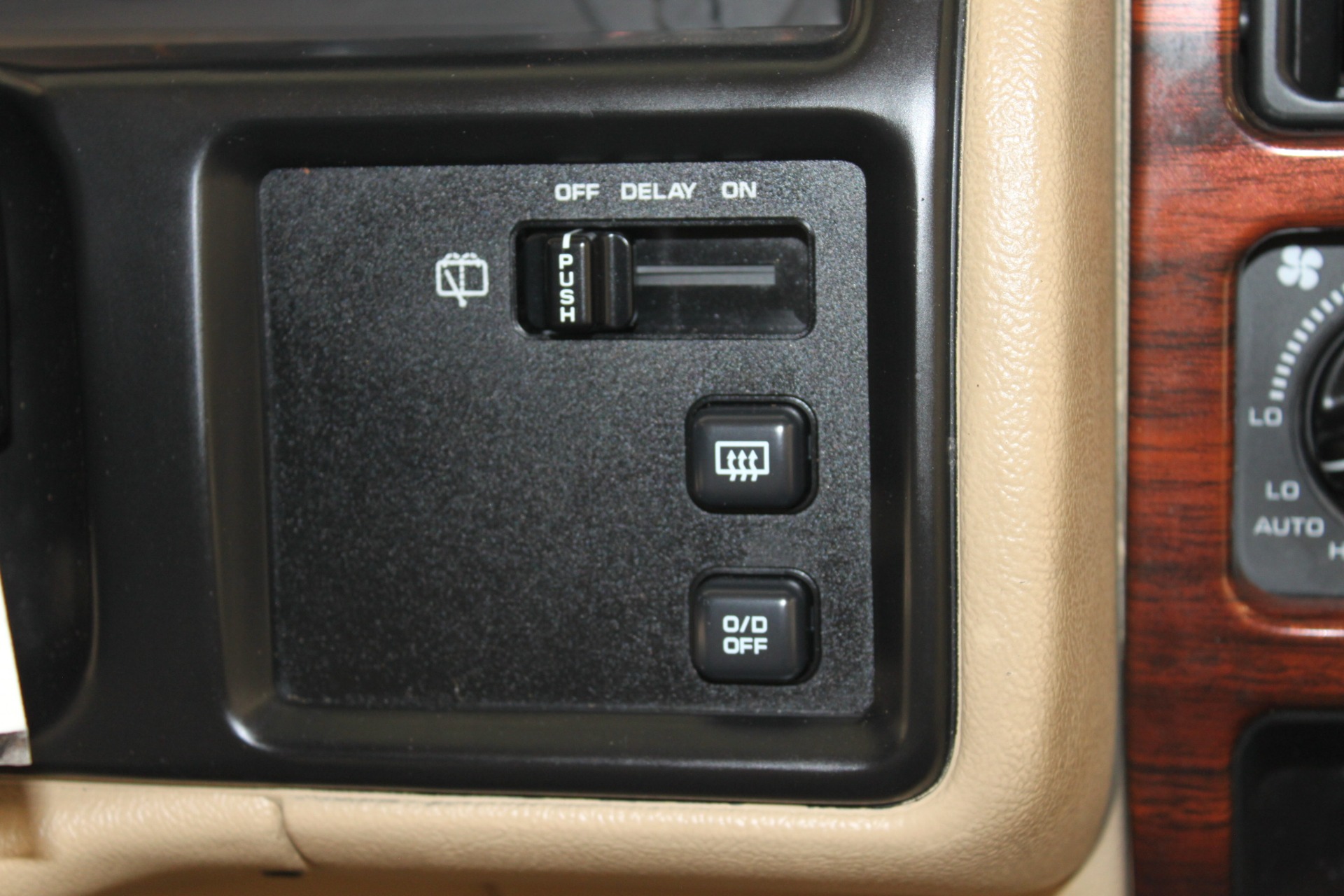 Used-1994-Jeep-Grand-Cherokee-Limited-4X4-Audi