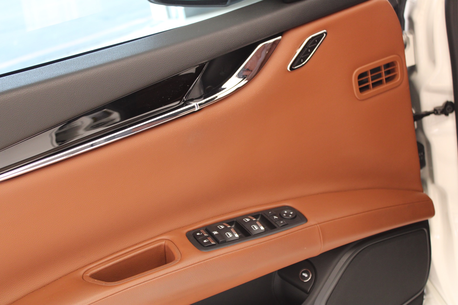 Used-2015-Maserati-Quattroporte-S-Q4-Range-Rover