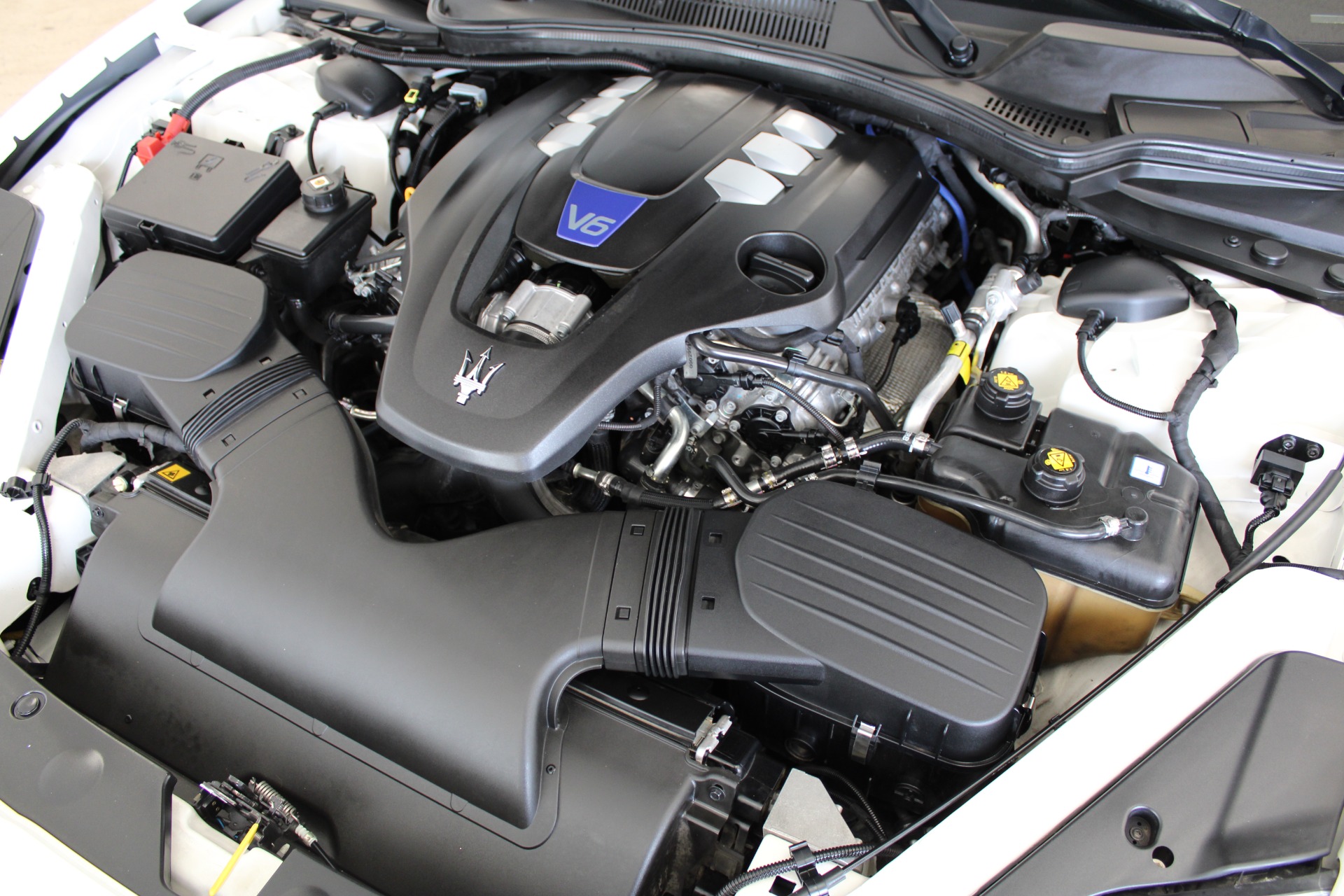 Used-2015-Maserati-Quattroporte-S-Q4-XJ