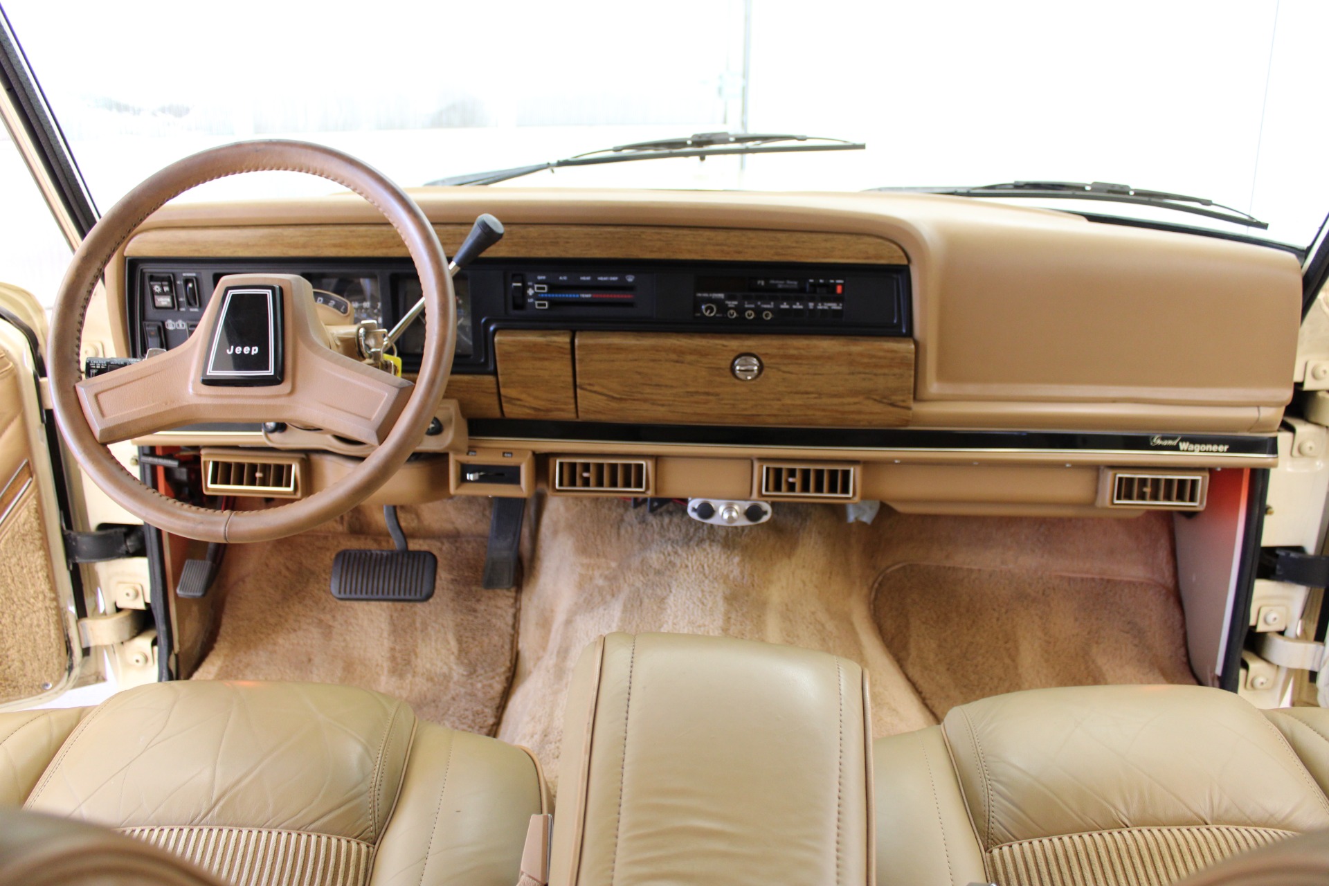 Used-1987-Jeep-Grand-Wagoneer-4X4-vintage