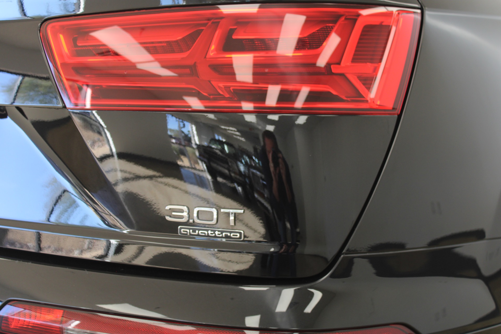 Used-2018-Audi-Q7-30-Quattro-Premium-Plus-Mini