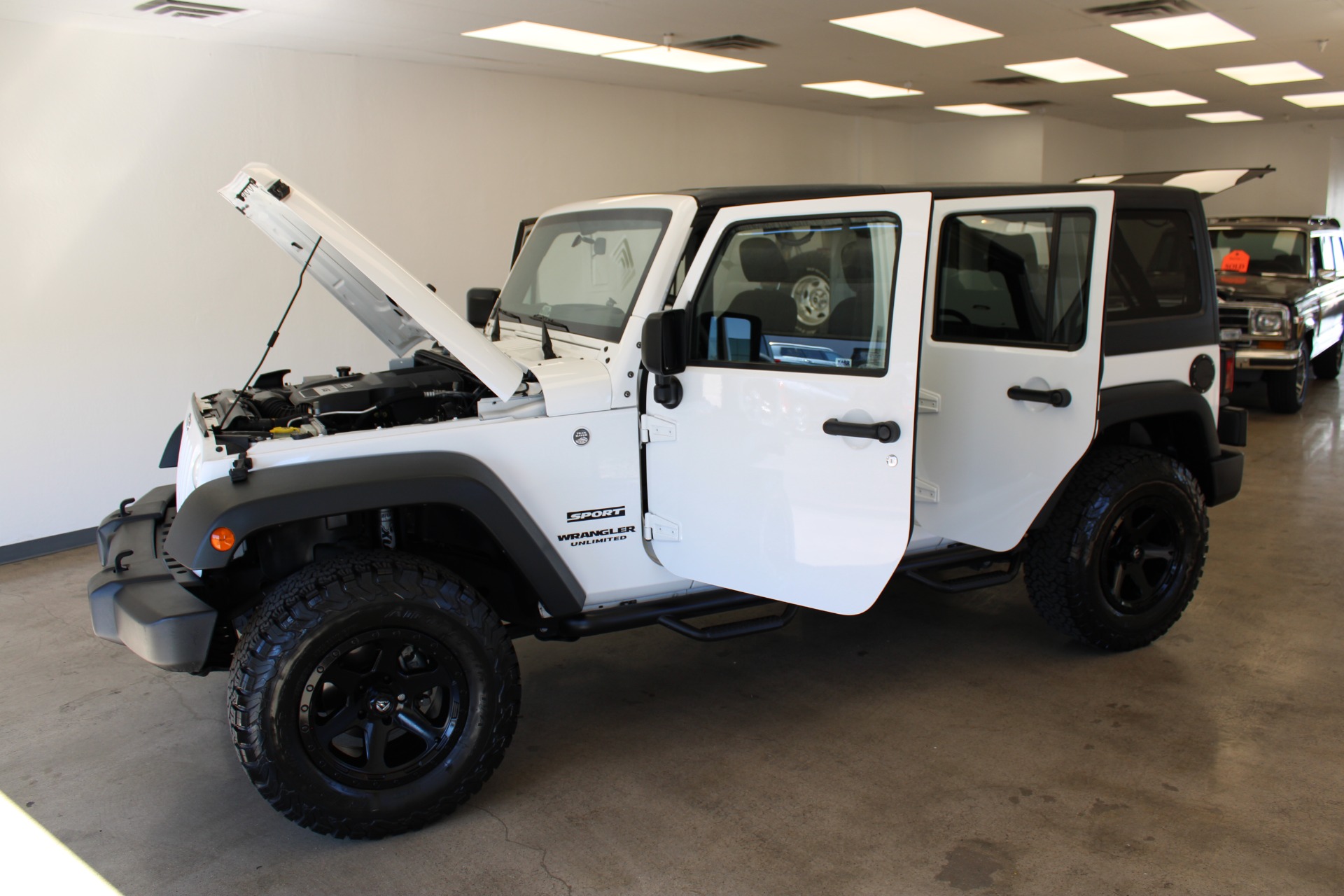 Used-2016-Jeep-Wrangler-Unlimited-Sport-4X4-Land-Cruiser