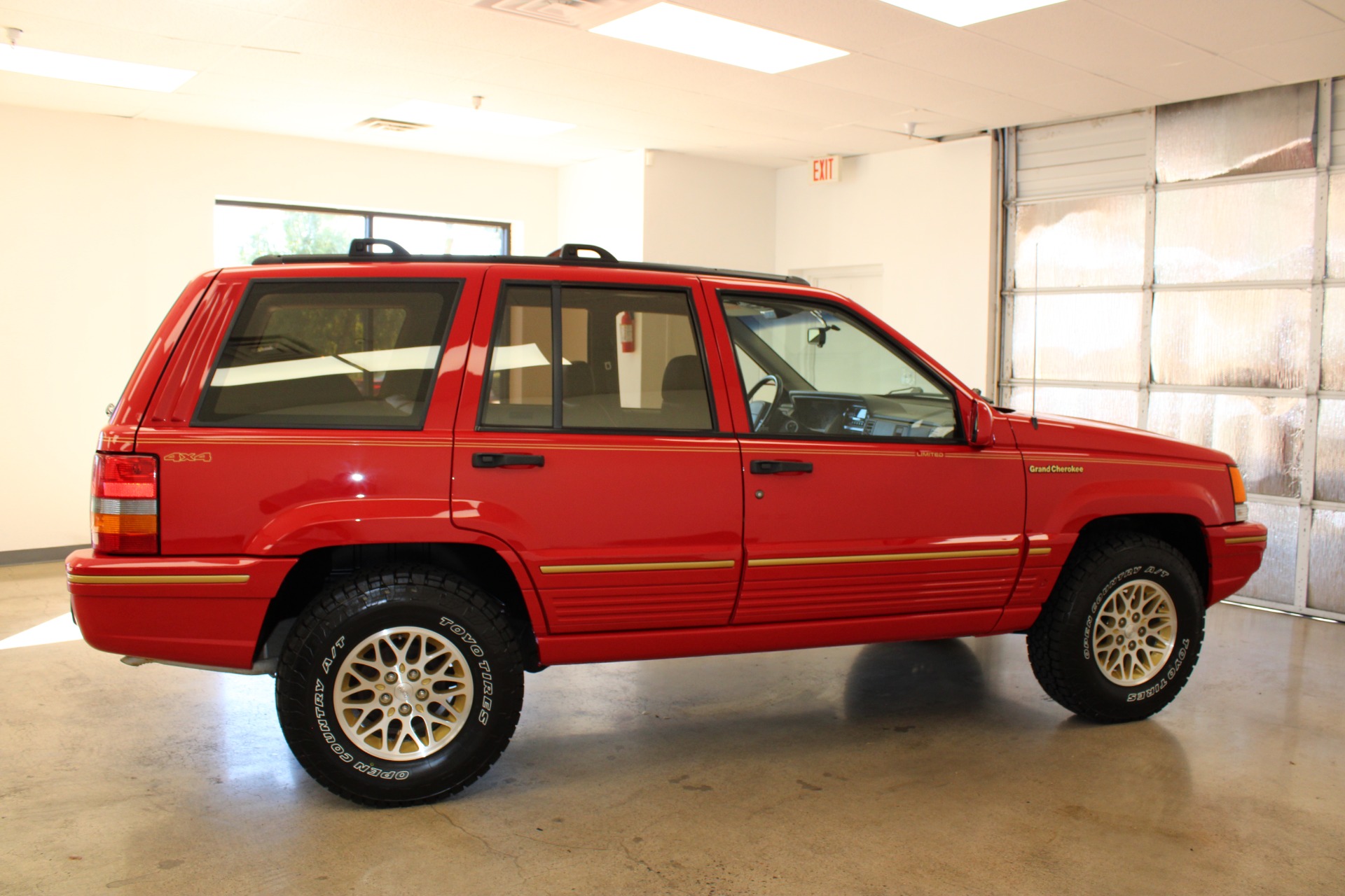 Used-1993-Jeep-Grand-Cherokee-Limited-4X4-Wrangler