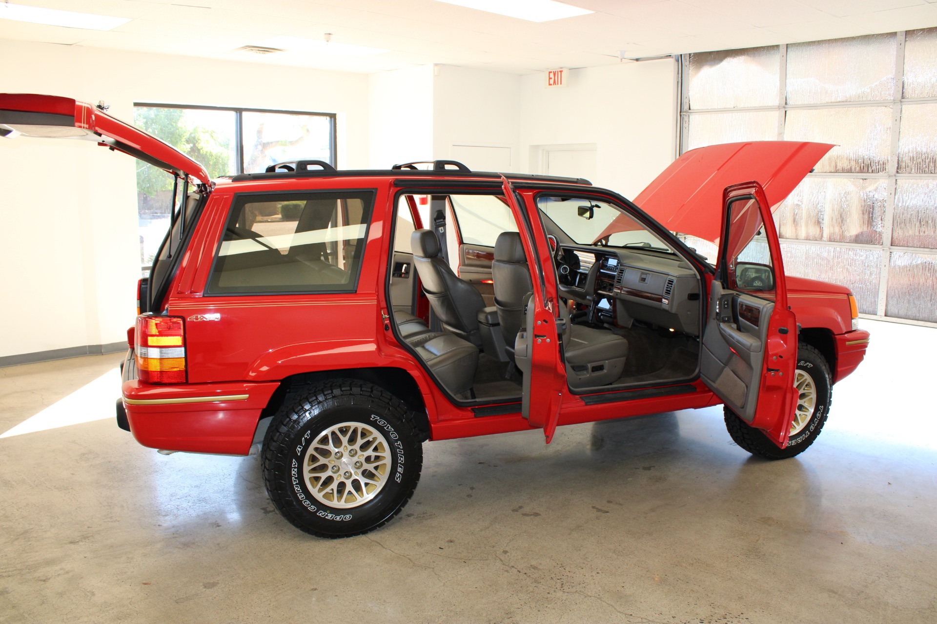 Used-1993-Jeep-Grand-Cherokee-Limited-4X4-Jaguar