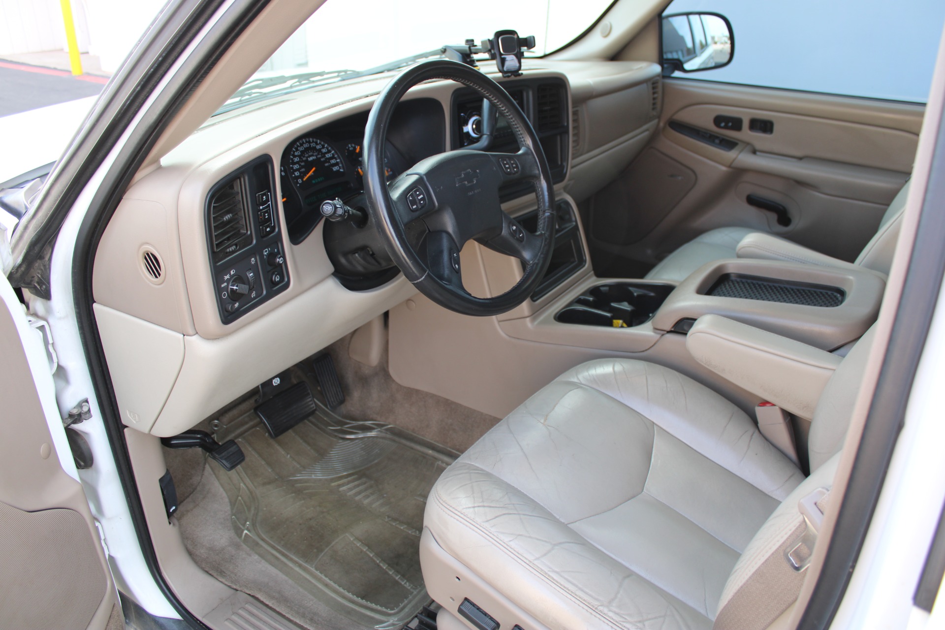 Used-2004-Chevrolet-Tahoe-LT-4X4-Collector