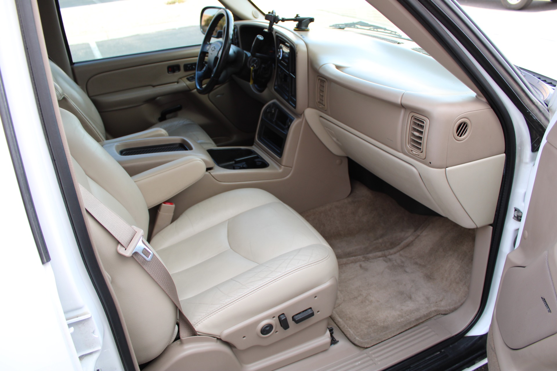 Used-2004-Chevrolet-Tahoe-LT-4X4-BMW
