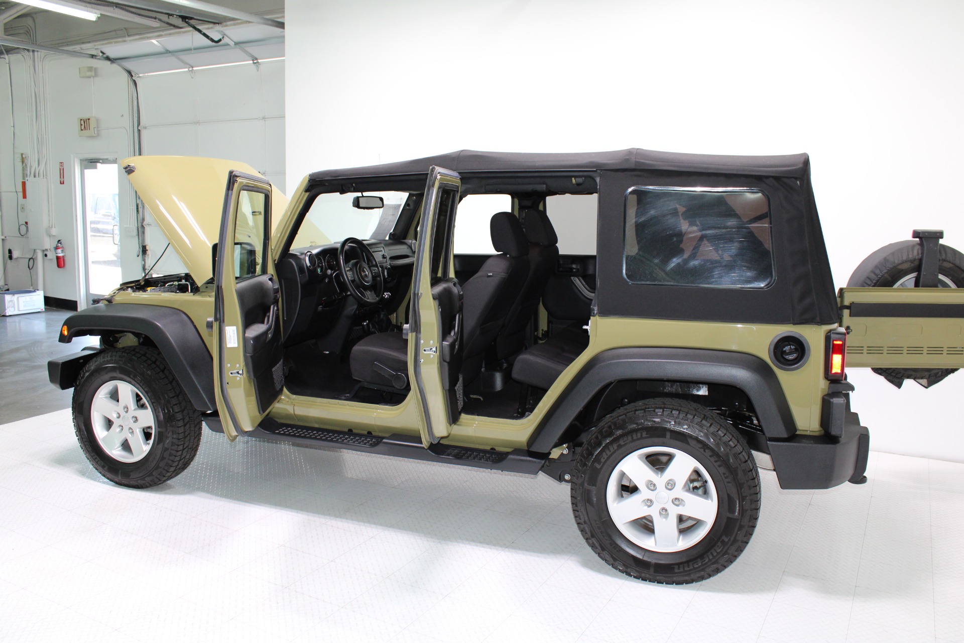 Used-2013-Jeep-Wrangler-Unlimited-Sport-Land-Cruiser