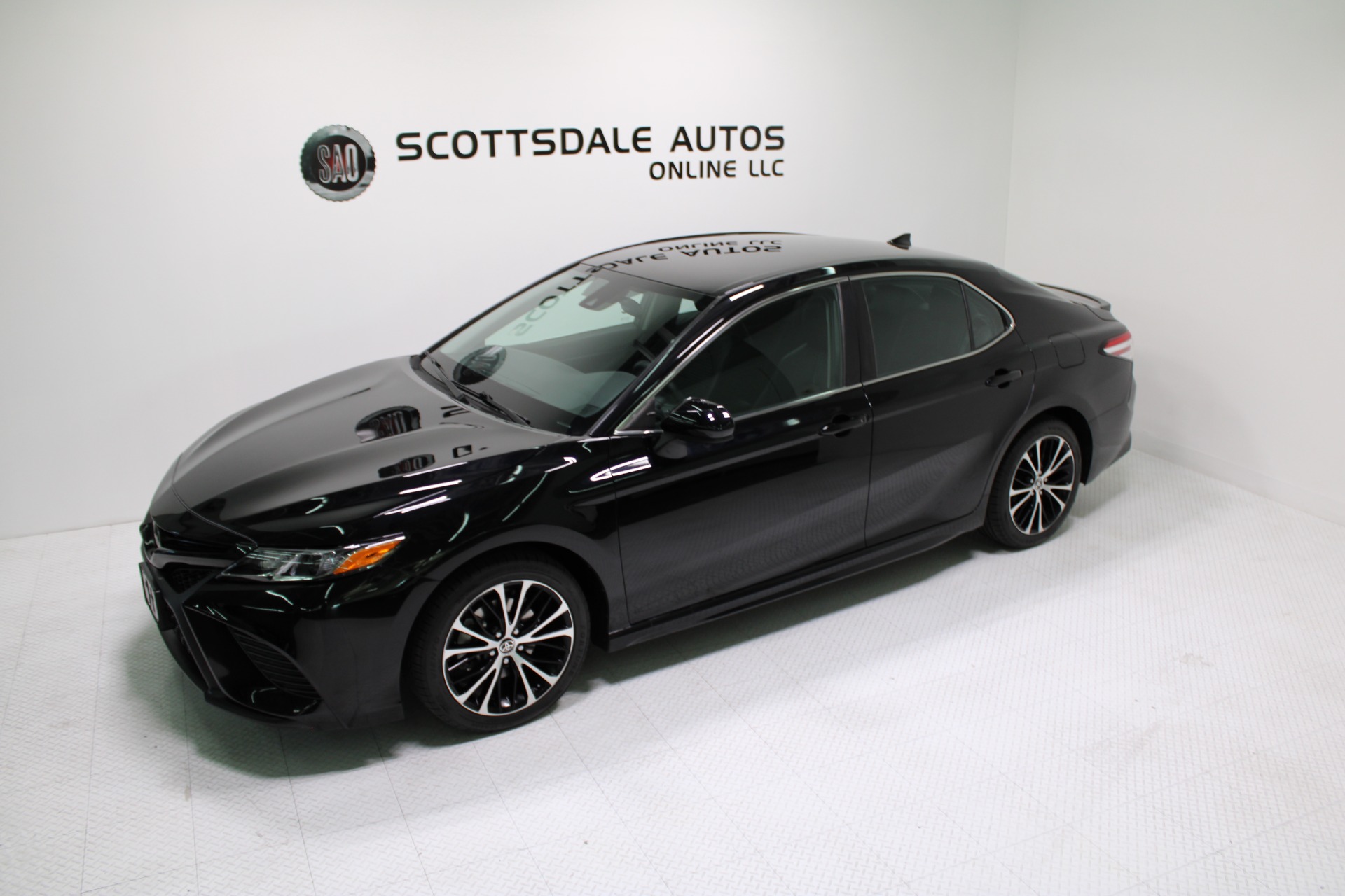 Used-2020-Toyota-Camry-SE-Chevelle