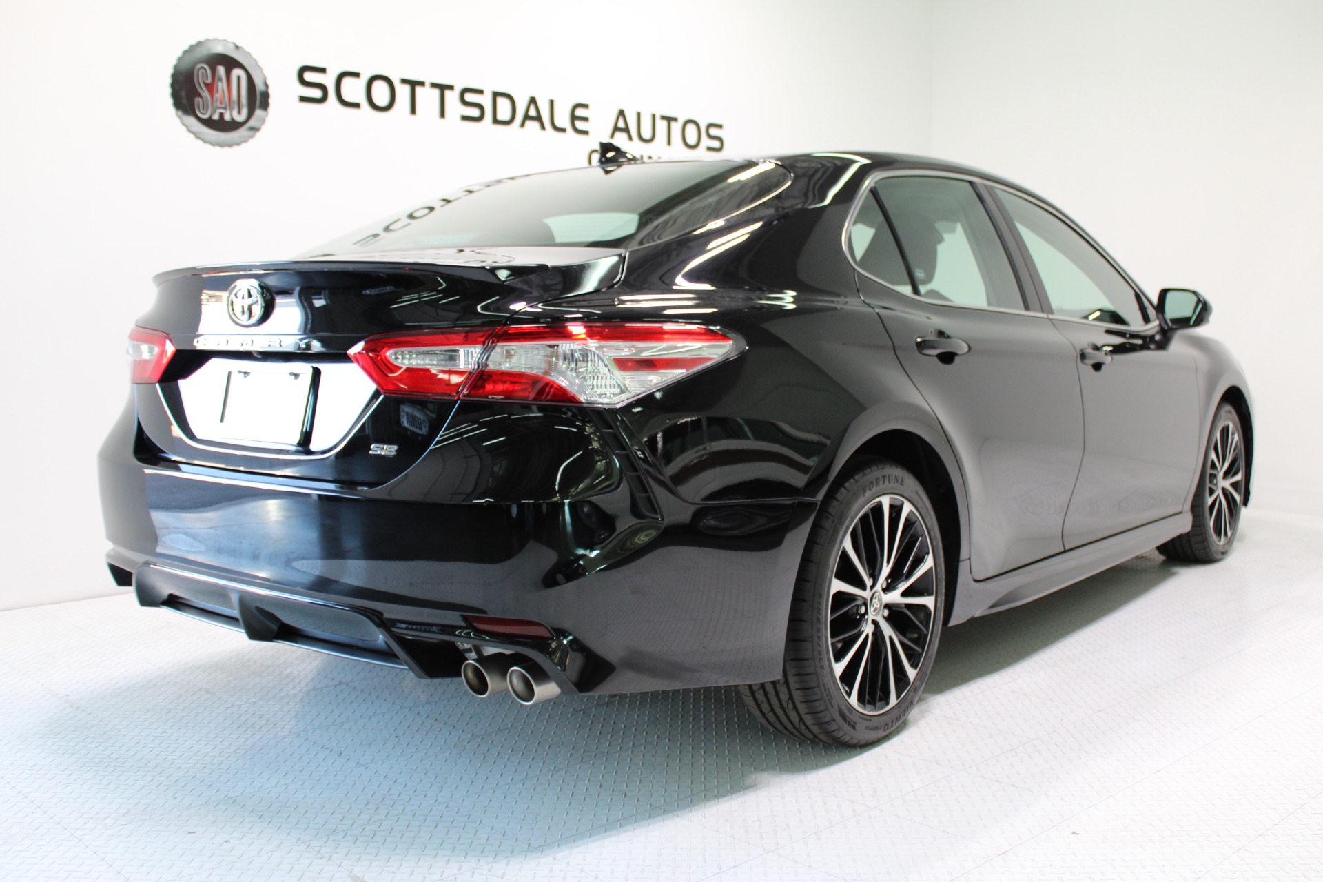 Used-2020-Toyota-Camry-SE-Classic