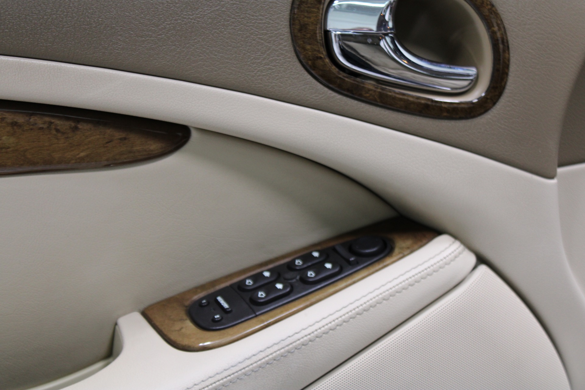 Used-2003-Jaguar-S-TYPE-V8-Jaguar