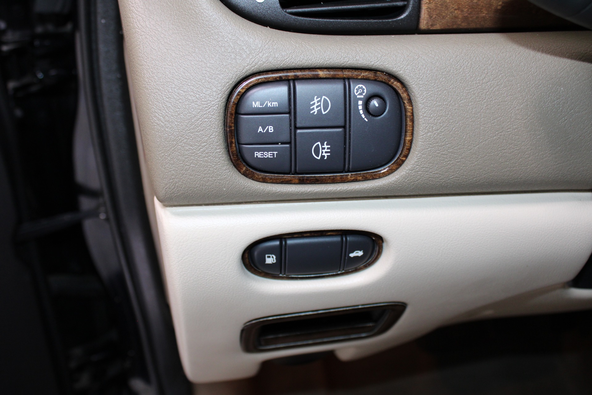 Used-2003-Jaguar-S-TYPE-V8-Lamborghini