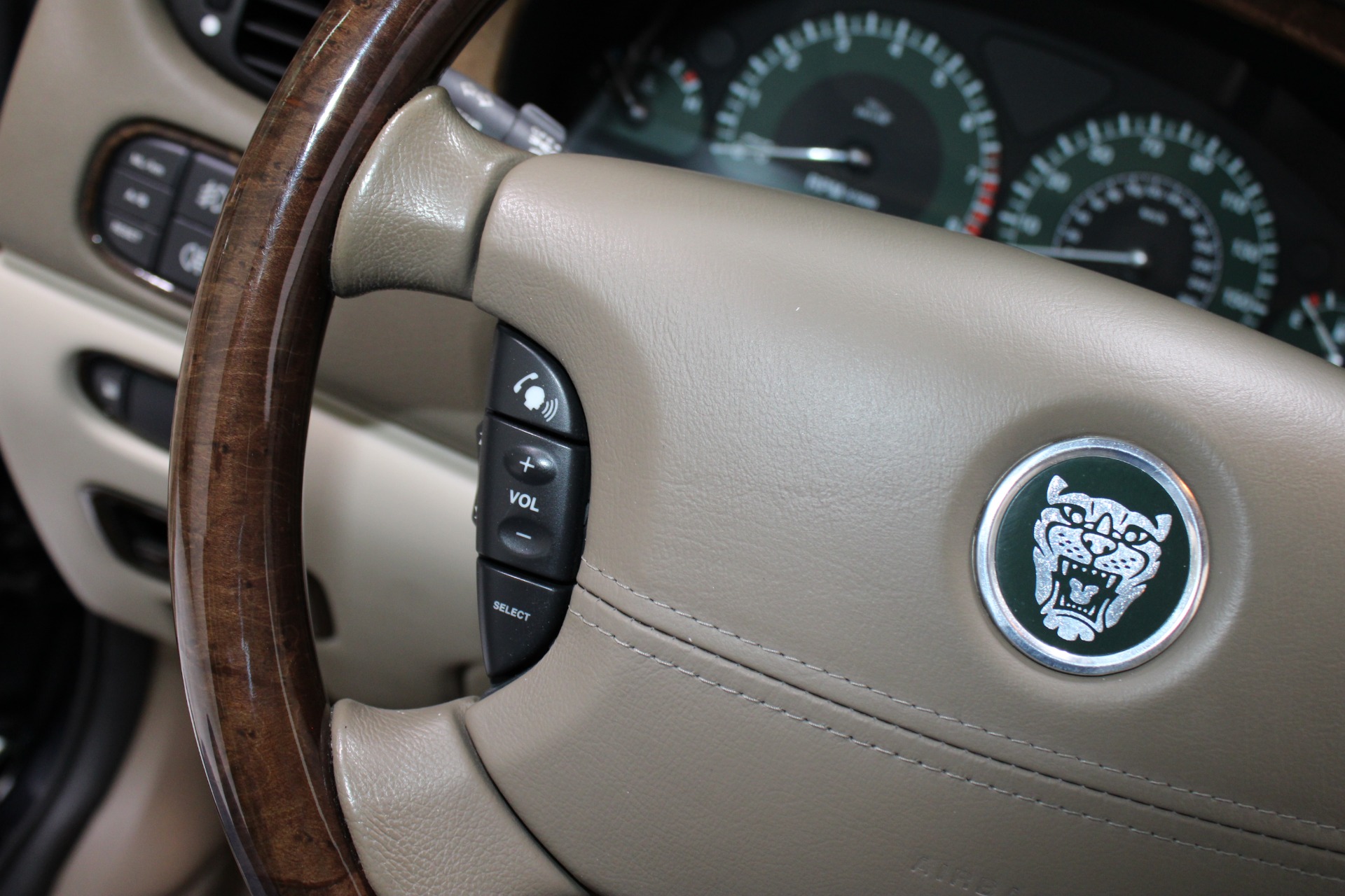 Used-2003-Jaguar-S-TYPE-V8-Lincoln