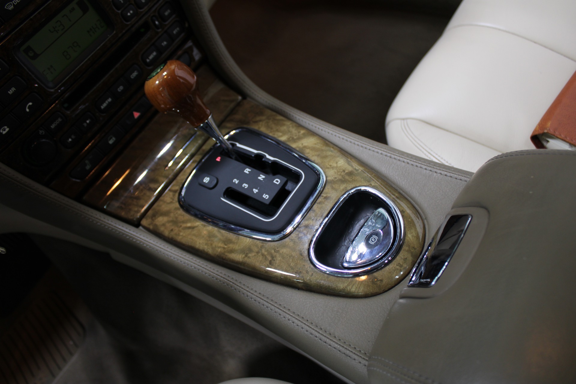 Used-2003-Jaguar-S-TYPE-V8-Classic
