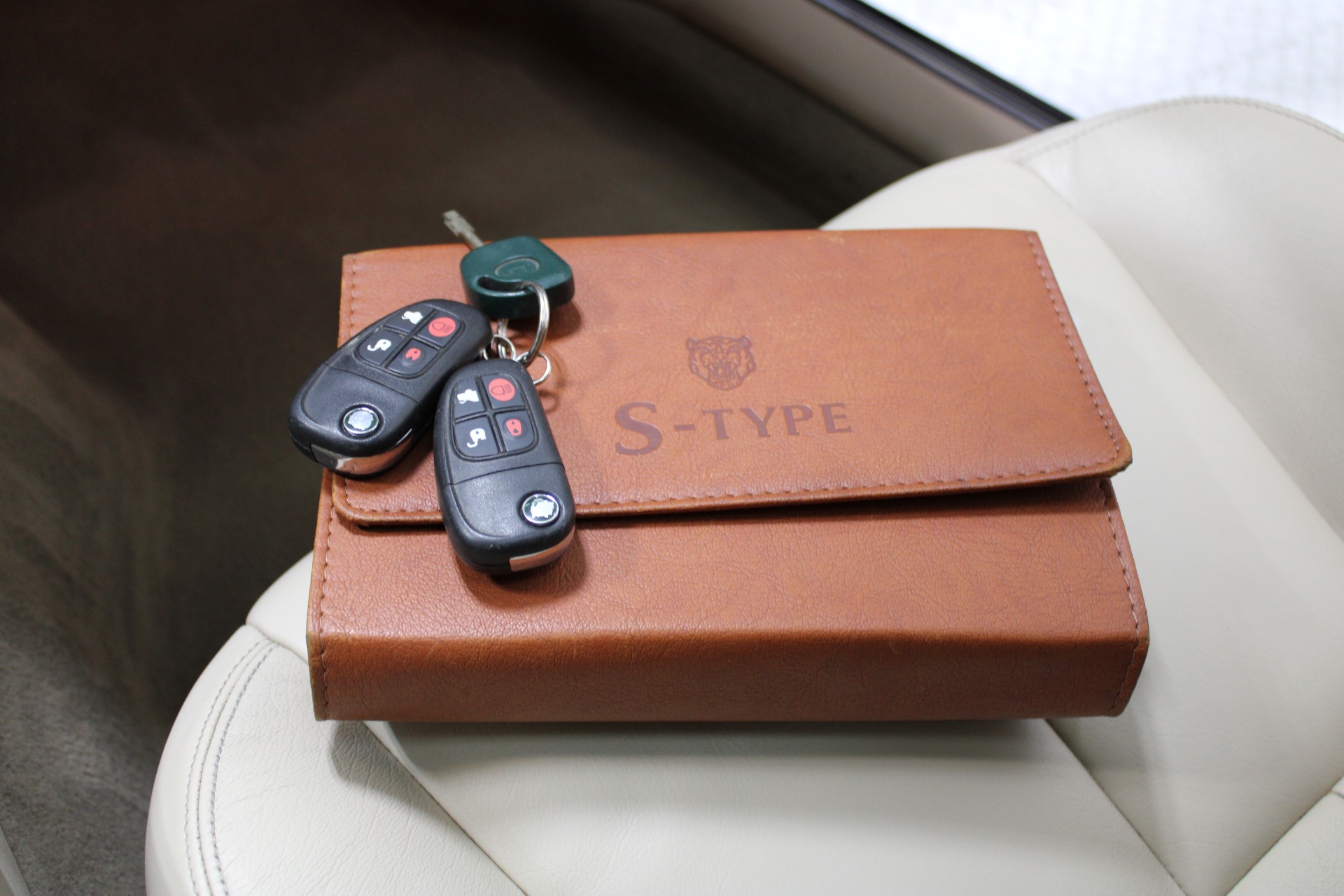 Used-2003-Jaguar-S-TYPE-V8-vintage