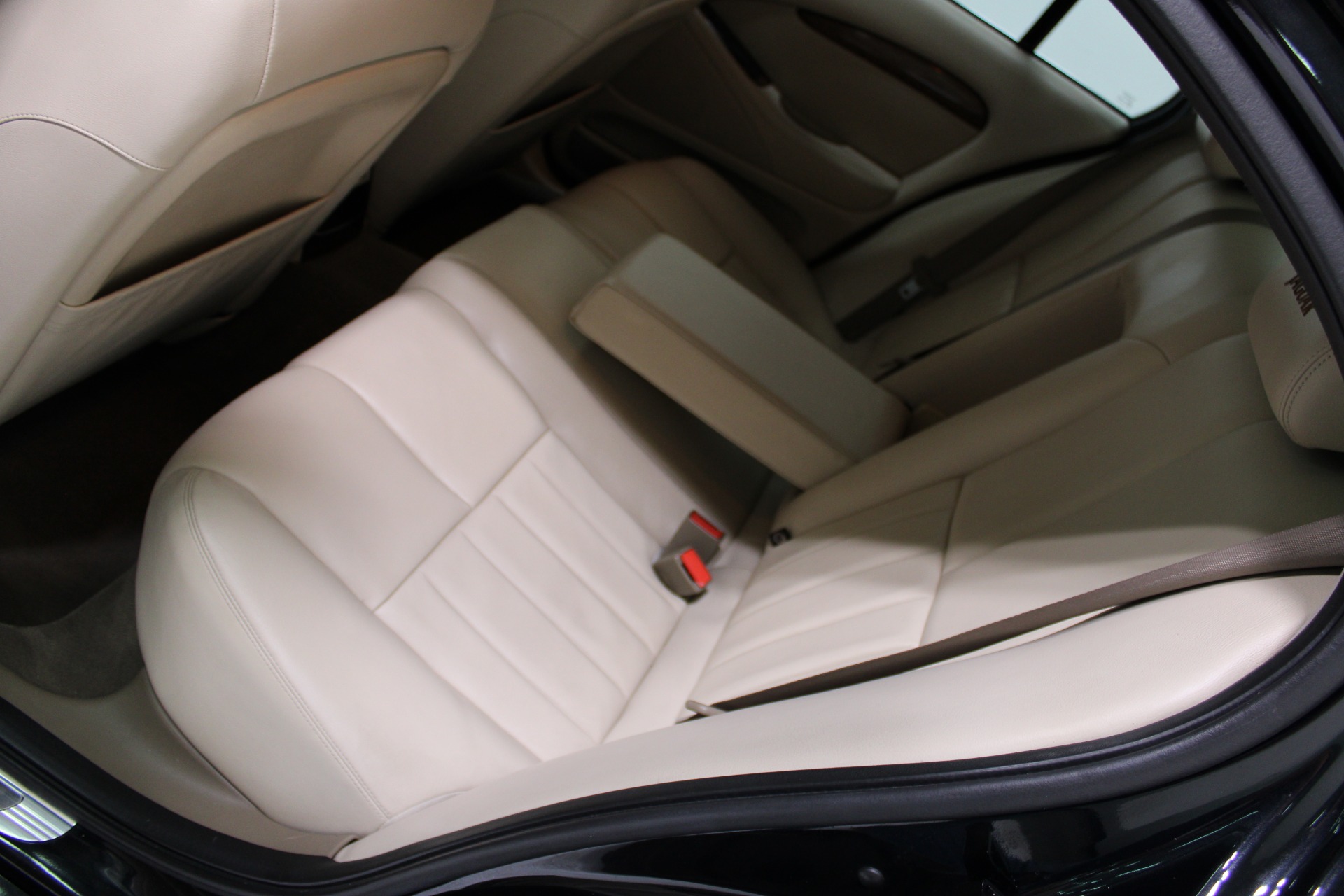 Used-2003-Jaguar-S-TYPE-V8-Grand-Cherokee