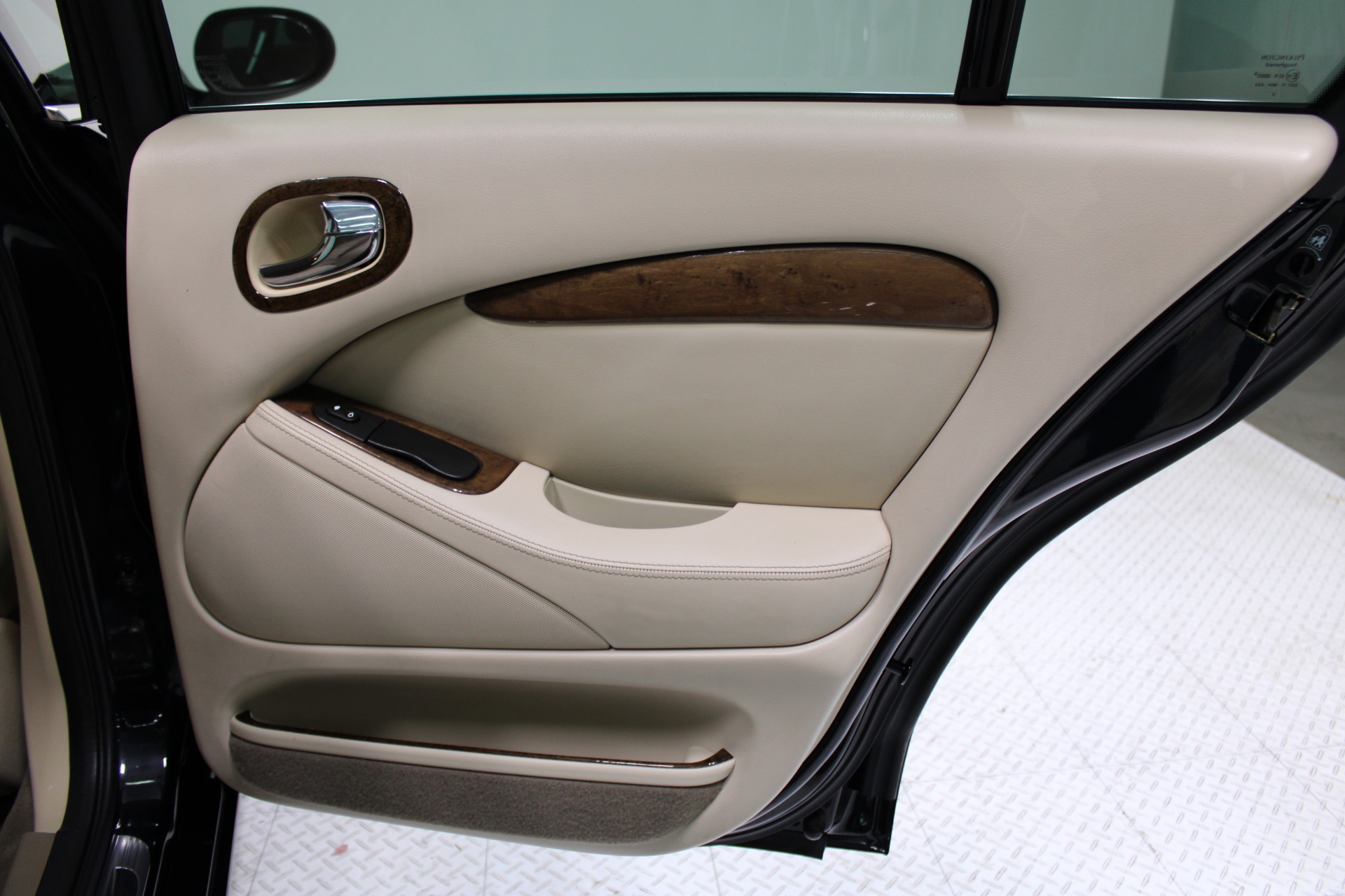 Used-2003-Jaguar-S-TYPE-V8-4X4