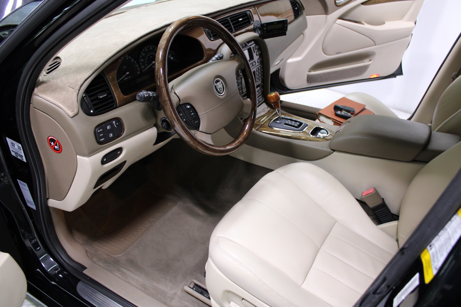 Used-2003-Jaguar-S-TYPE-V8-vintage