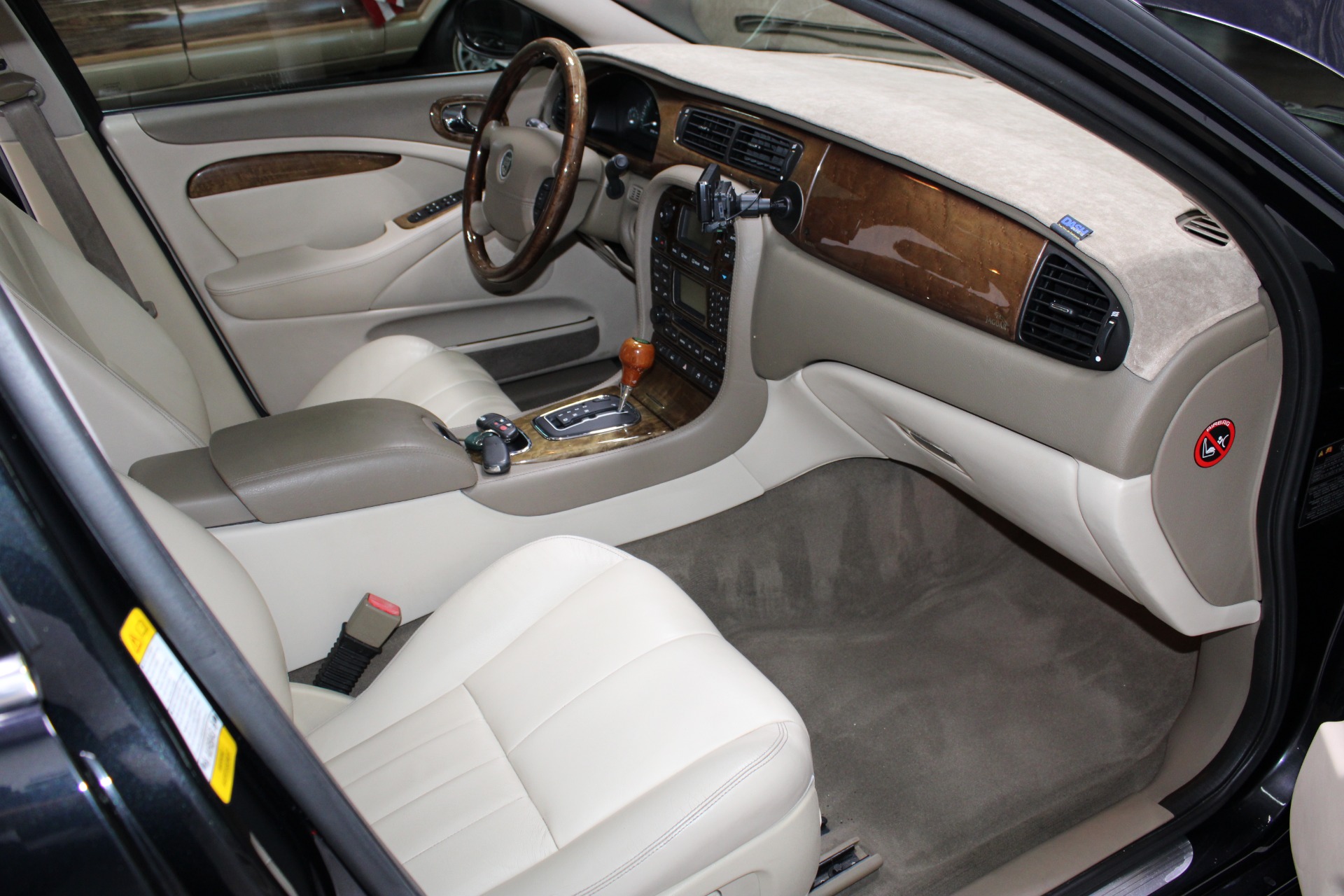 Used-2003-Jaguar-S-TYPE-V8-Chrysler