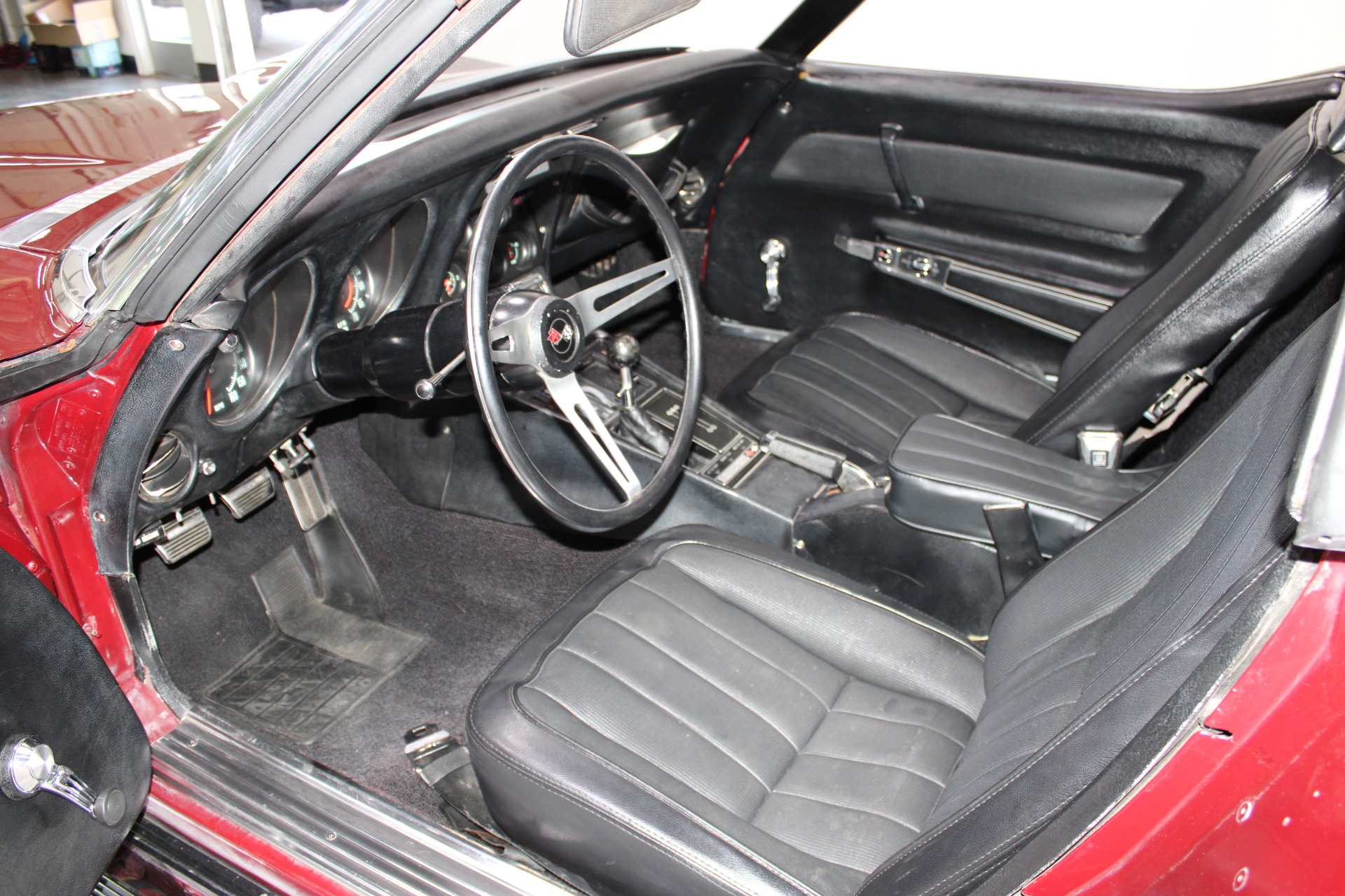 Used-1969-Chevrolet-Corvette-Stingray-427-ci-Collector
