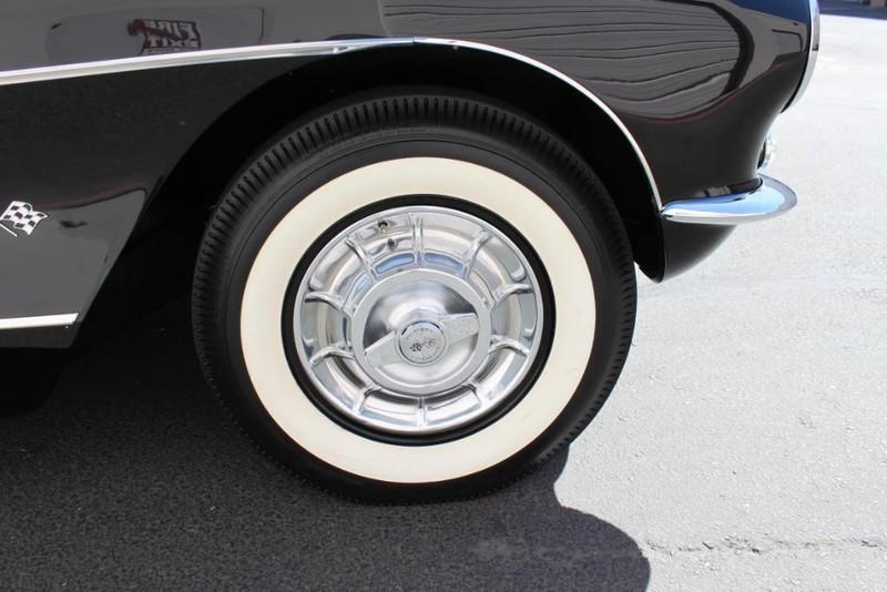 Used-1957-Chevrolet-Corvette-Roadster-283-CI-/-283-HP-Fuel-Injection-Fiat