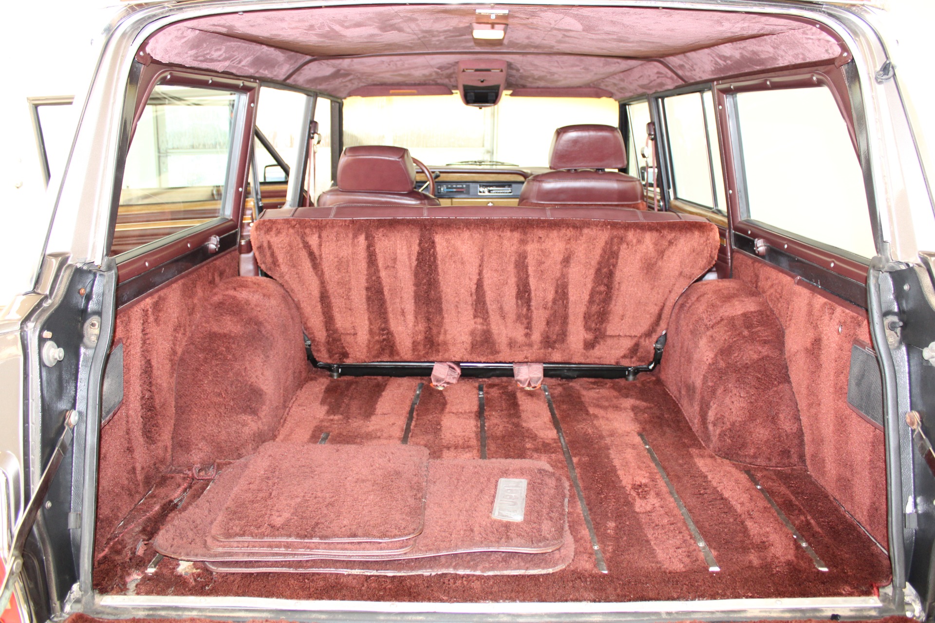 Used-1989-Jeep-Grand-Wagoneer-Alfa-Romeo